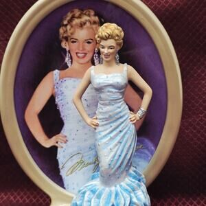 Marilyn Monroe Bradford Exchange “Show Stopper” Figurine Plate Diamonds Pearls
